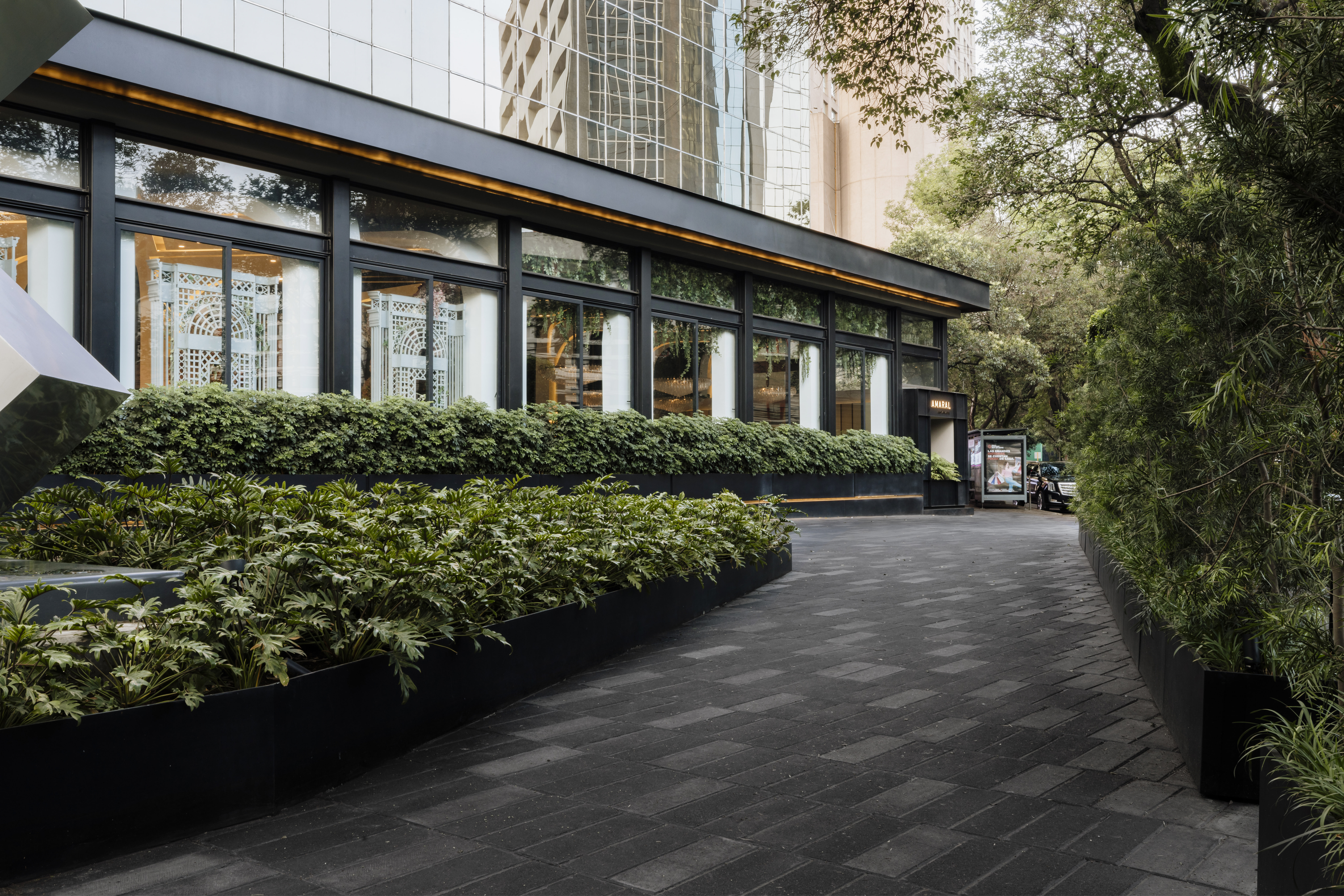 Fachada y acceso del Hotel Intercontinental Presidente